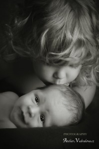 newborn miminko fotofotografování dětí foto fotoateliér baby photo focení novorozenců dvojčata twins